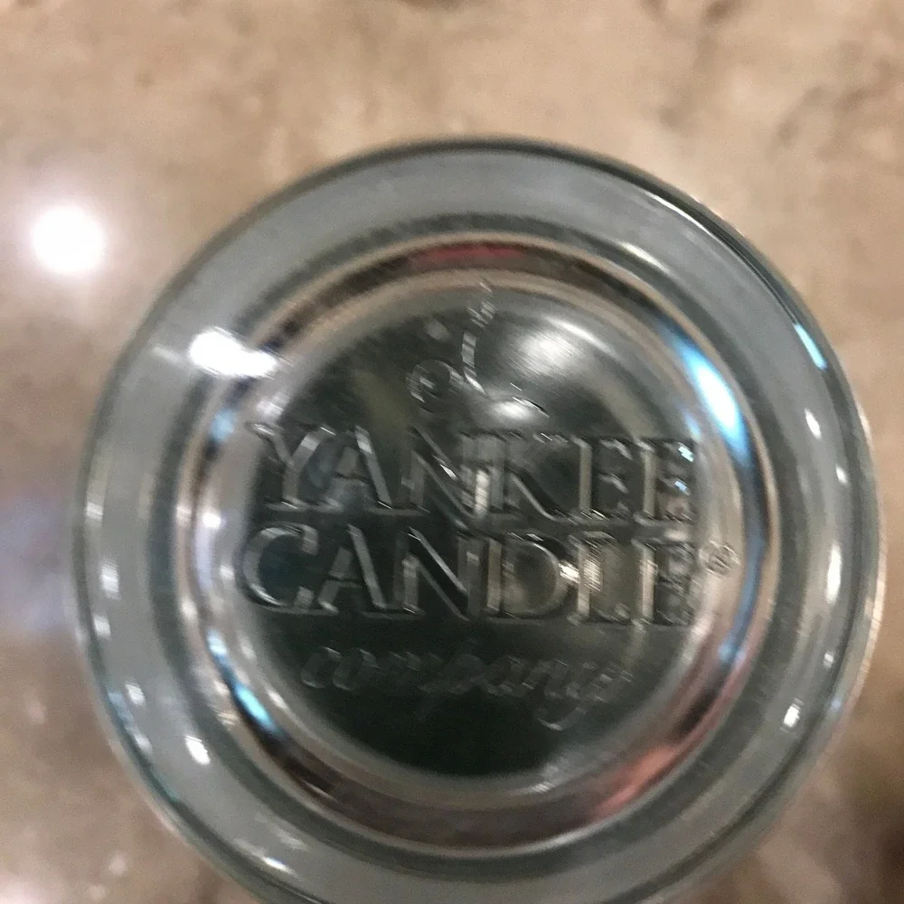 Yankee Candle CHRISTMAS WREATH 14.5oz Burned‎ Once Holiday Scent